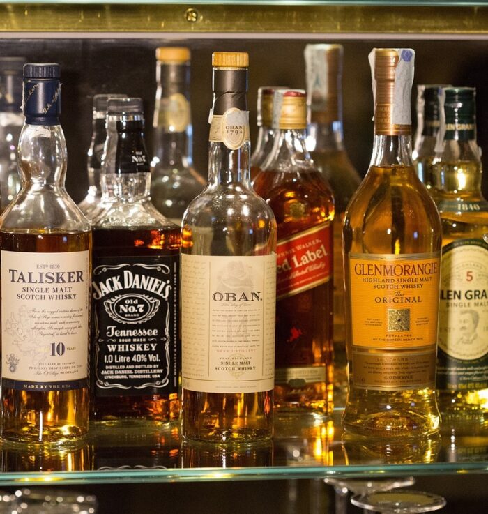 The Health Benefits and Risks of Drinking Whiskey in Moderation